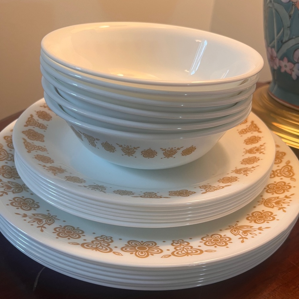 Correlle Butterfly Gold Dinner Set